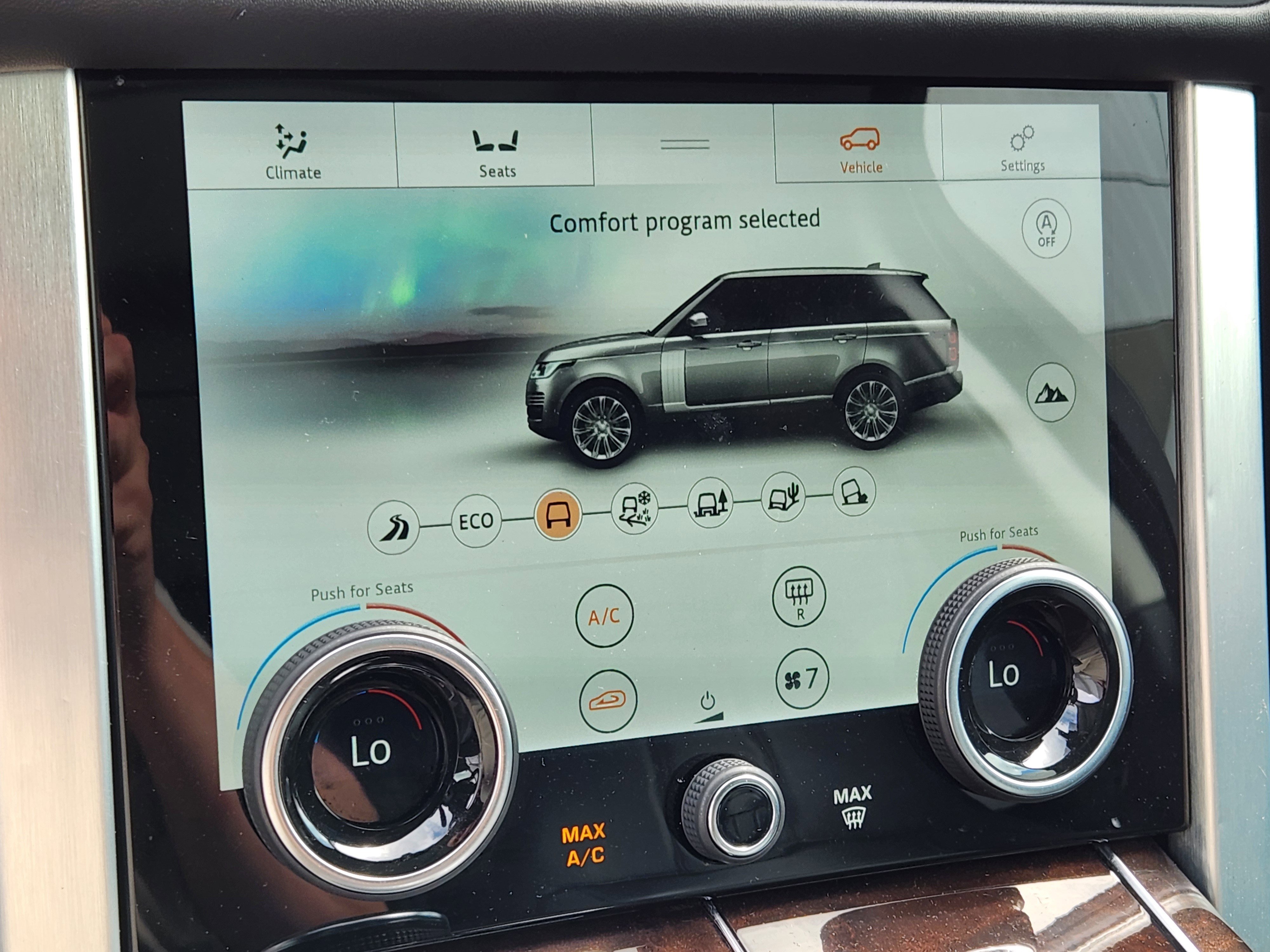 Used 2020 Land Rover Range Rover HSE image 20