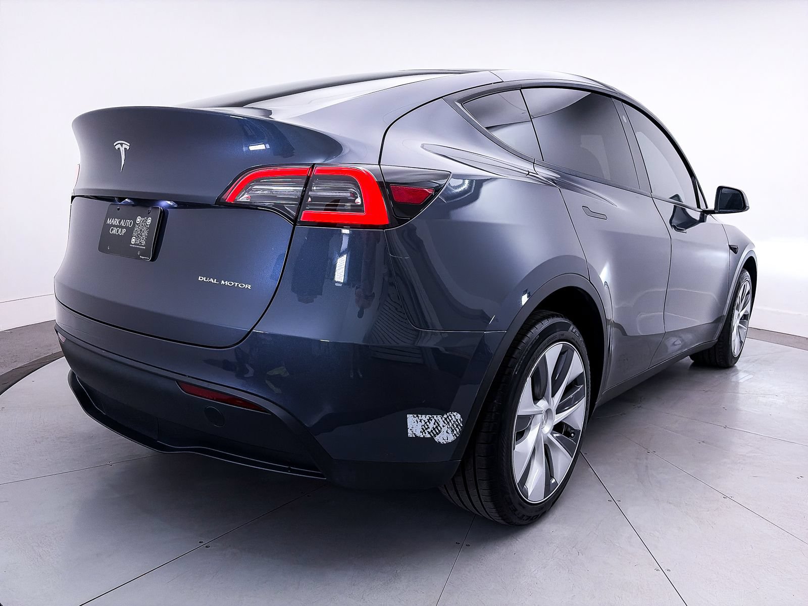 Used 2023 Tesla Model Y Long Range AWD/4WD image 16