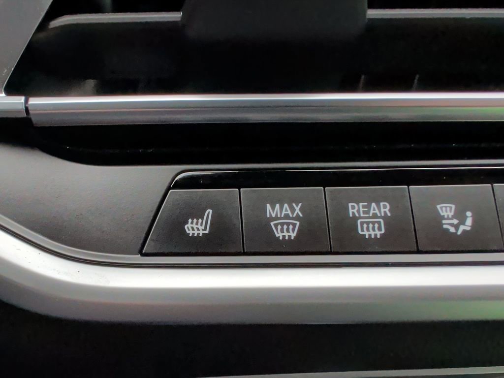 Used 2022 BMW X5 xDrive45e w/ M Sport Package AWD/4WD image 22
