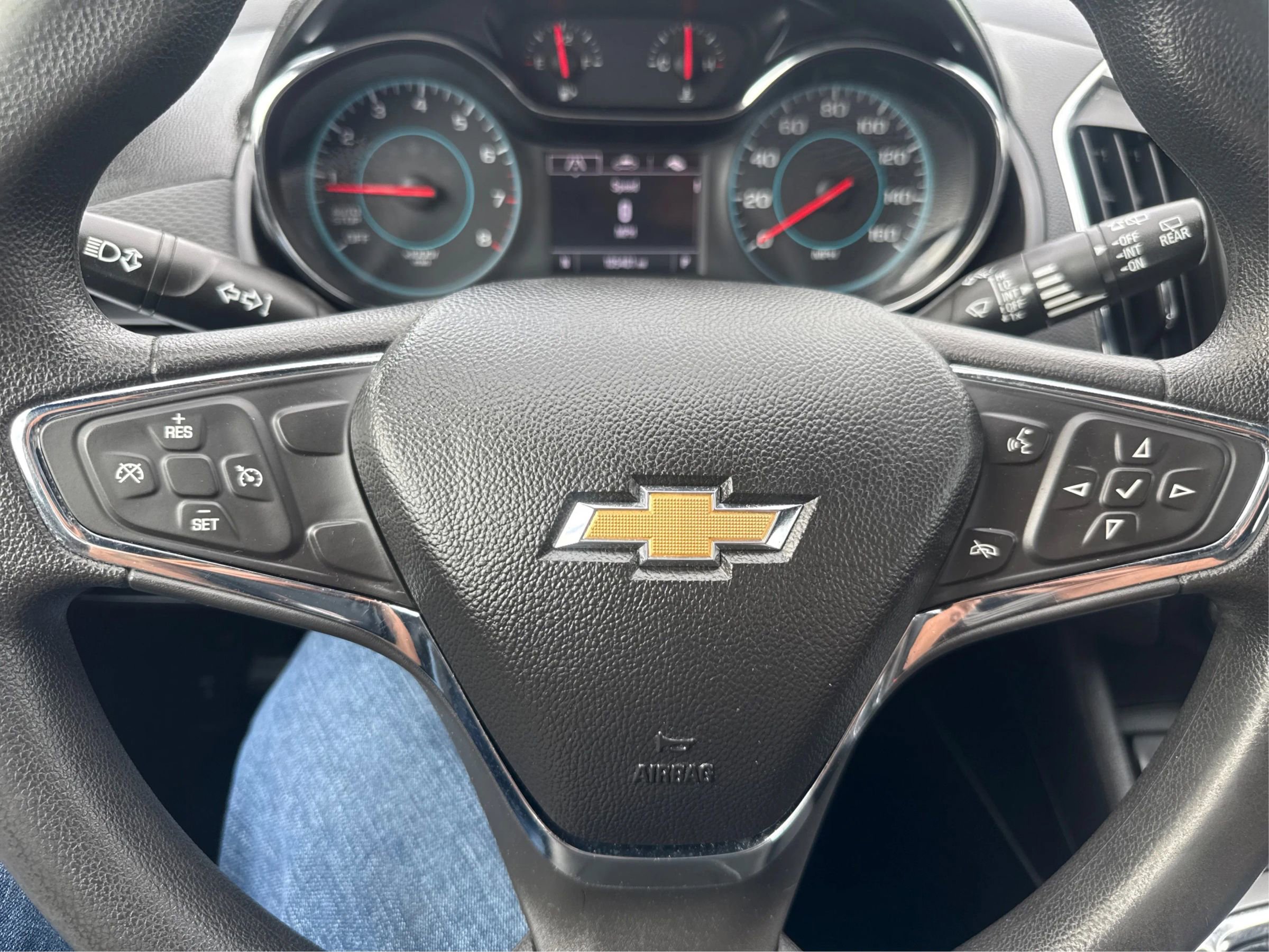Used 2018 Chevrolet Cruze LT w/ Convenience Package FWD image 18