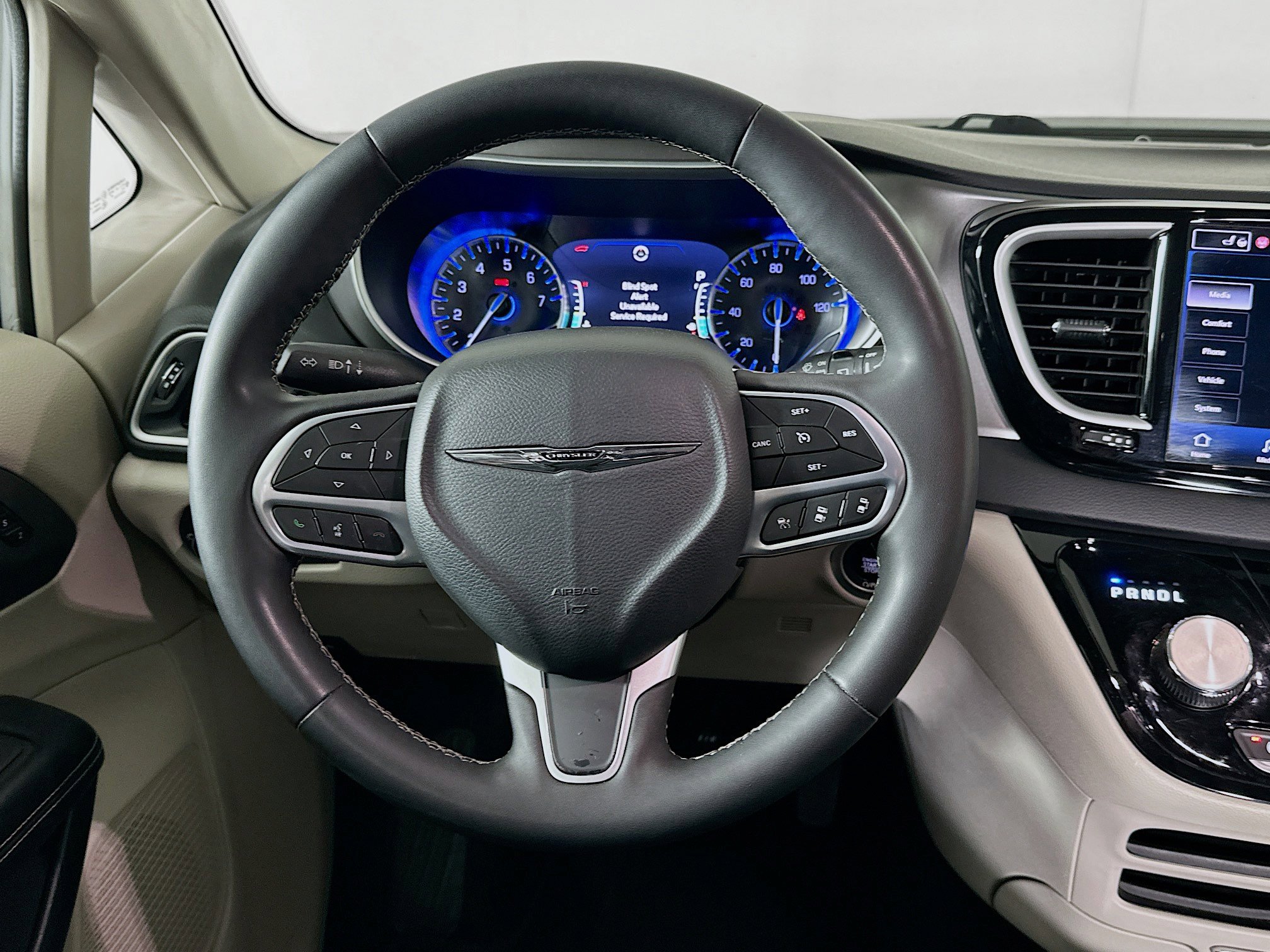Used 2022 Chrysler Pacifica Touring-L FWD image 18