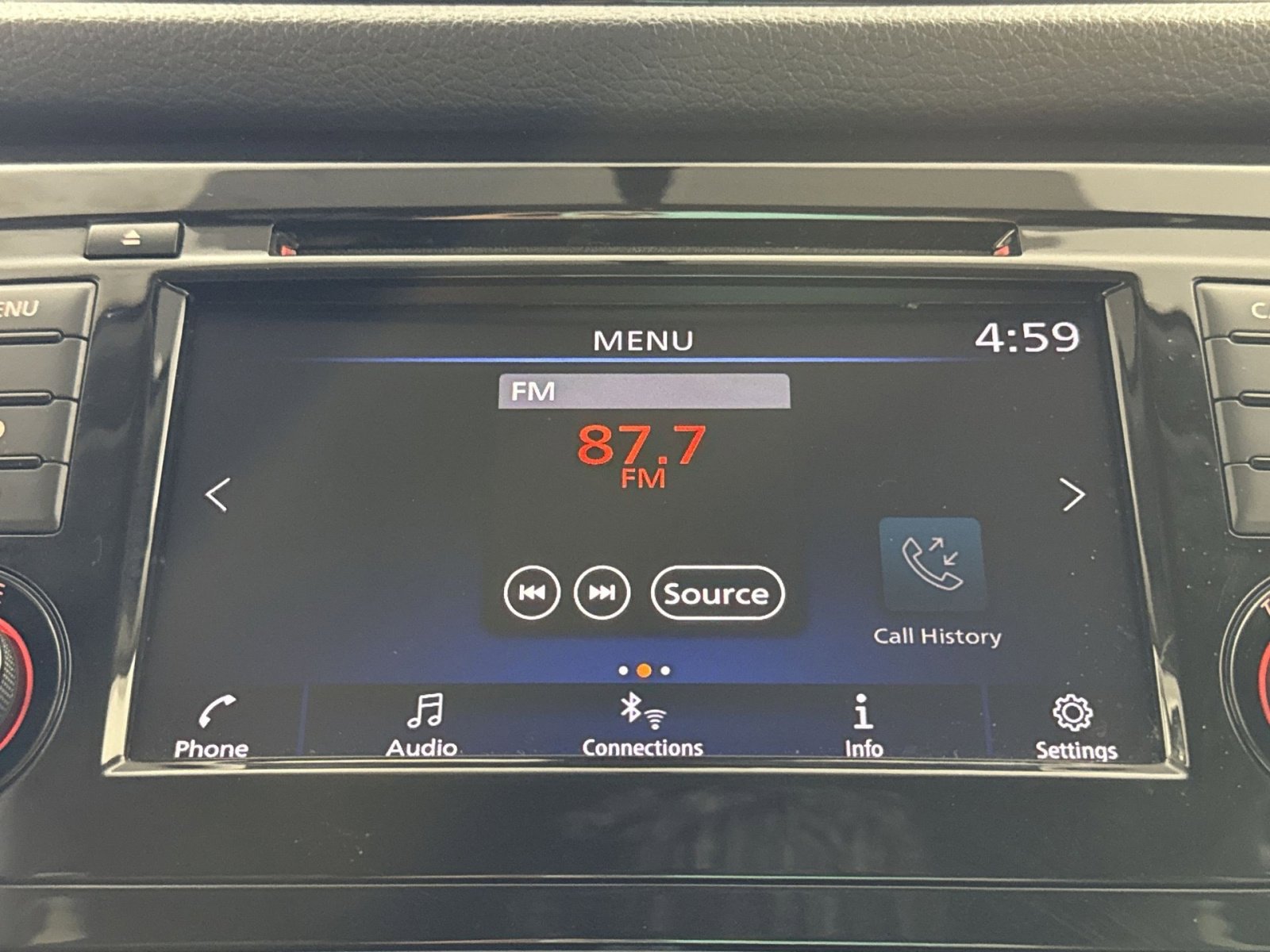 Used 2018 Nissan Rogue SV image 18