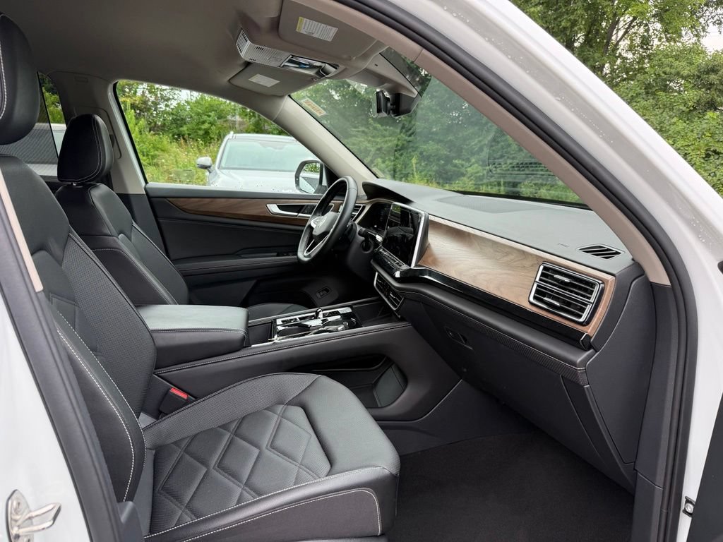 Used 2025 Volkswagen Atlas SE AWD/4WD image 23