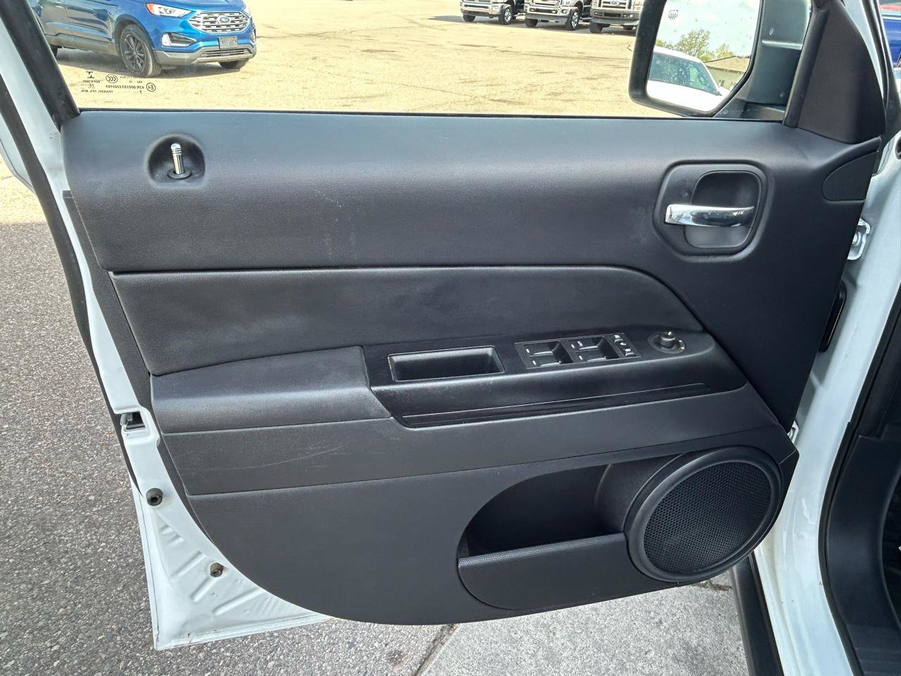 Used 2016 Jeep Patriot High Altitude AWD/4WD image 14