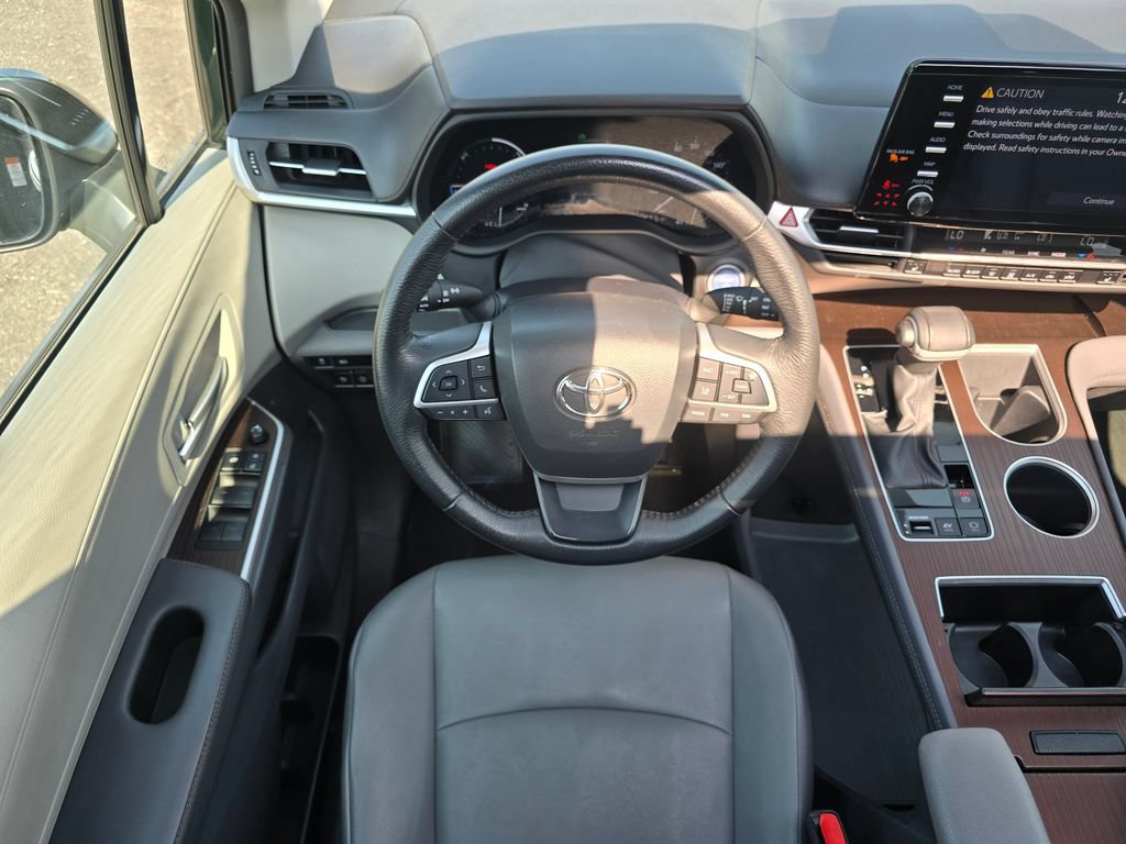 Certified 2024 Toyota Sienna XLE FWD image 24