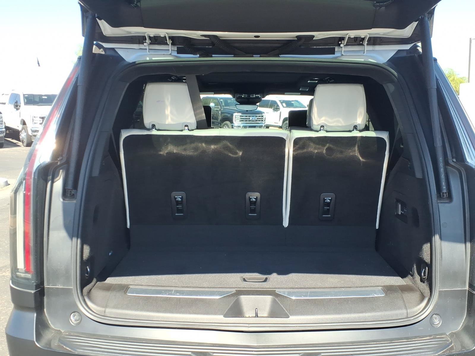 Used 2025 Cadillac Escalade V w/ LPO, ONYX Package AWD/4WD image 17