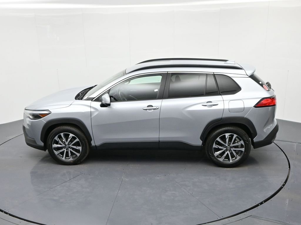 Used 2024 Toyota Corolla Cross XLE image 19