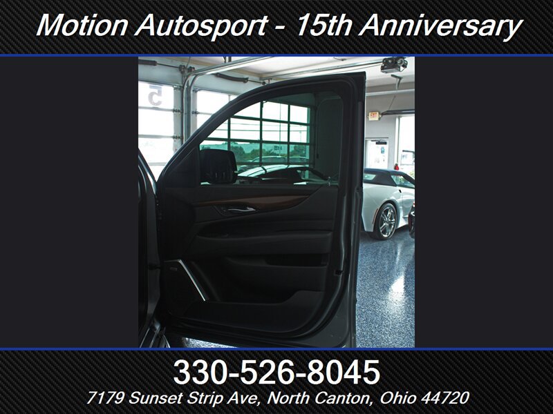 Used 2020 Cadillac Escalade Luxury w/ Escalade Sport Edition AWD/4WD image 23