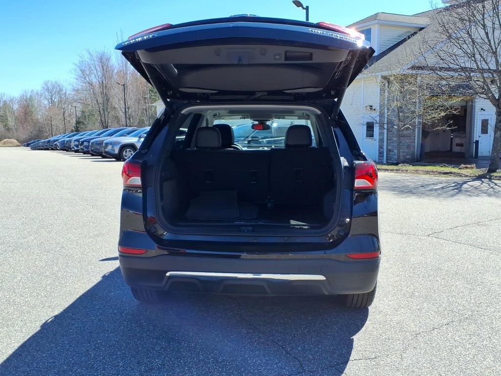 Used 2023 Chevrolet Equinox Premier image 10