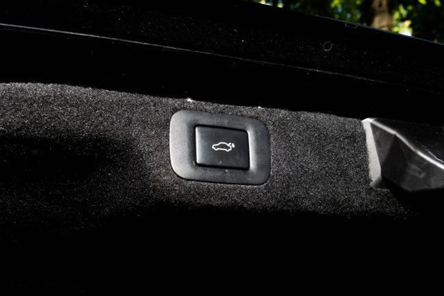 Used 2023 Lexus LS 500h AWD w/ Luxury Package image 9