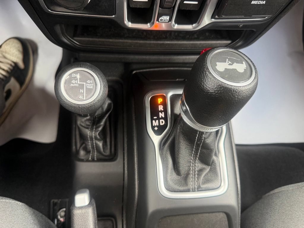 Used 2025 Jeep Wrangler Unlimited Sahara w/ Safety Group AWD/4WD image 26