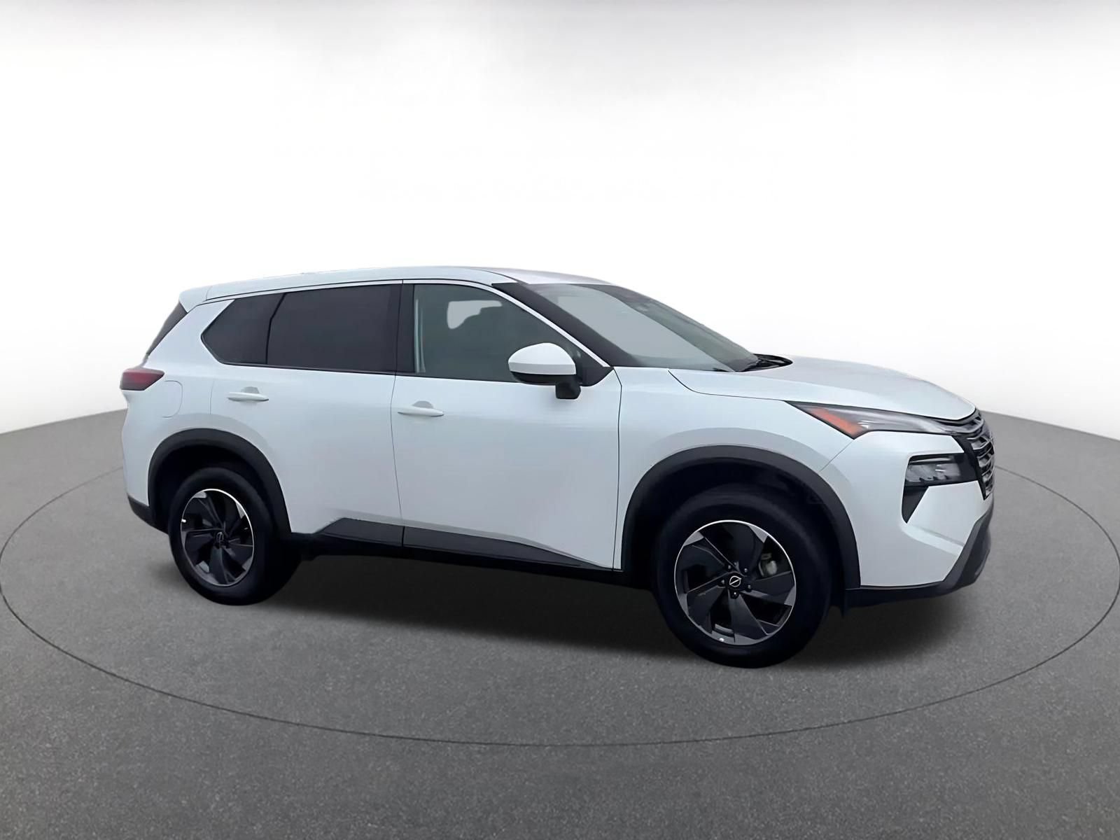 Used 2025 Nissan Rogue SV FWD image 2