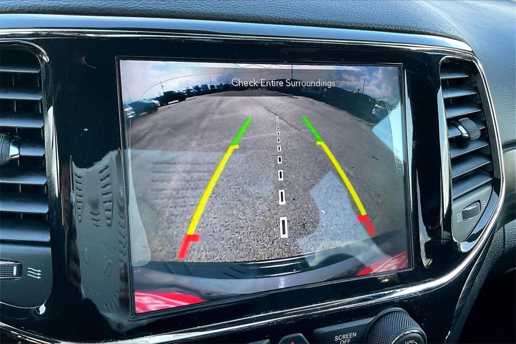 Used 2021 Jeep Grand Cherokee Laredo X image 12