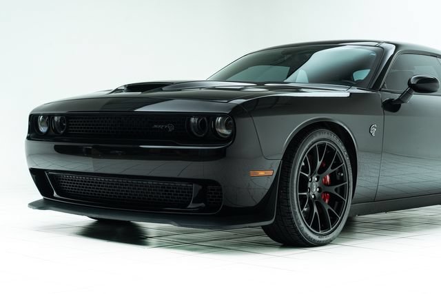 Used 2015 Dodge Challenger SRT Hellcat RWD image 10
