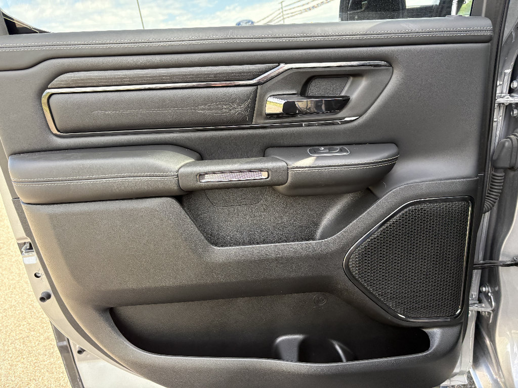 Used 2022 RAM 1500 Limited w/ Cold Weather Group AWD/4WD image 16