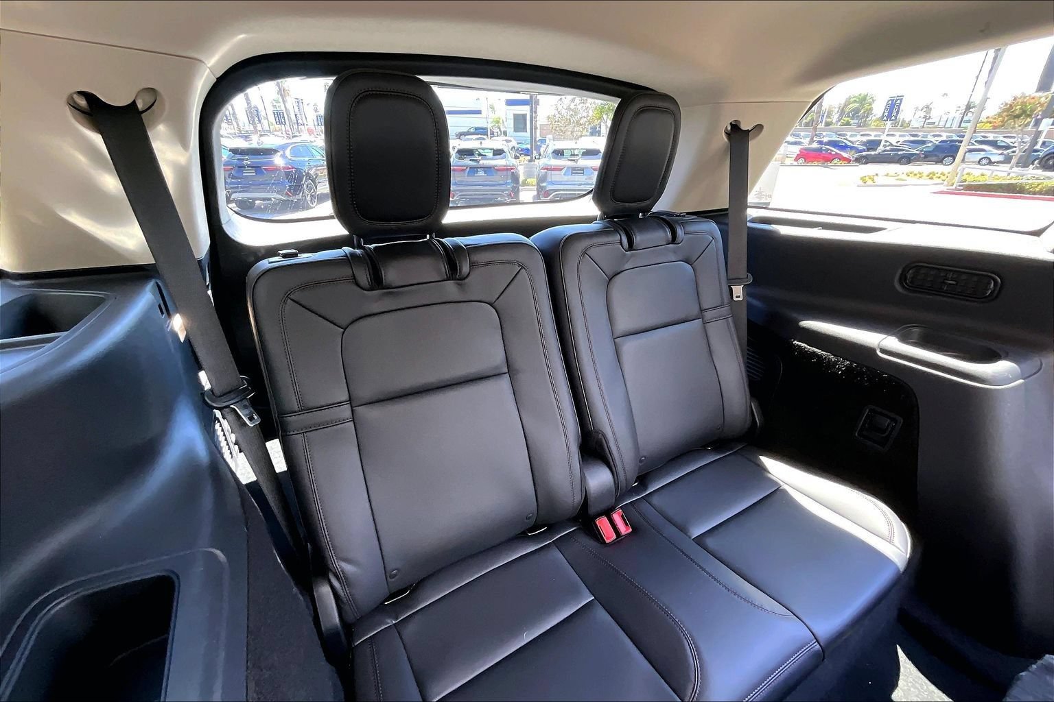 Used 2023 Lincoln Aviator Reserve w/ Class IV Trailer Tow Package RWD image 27