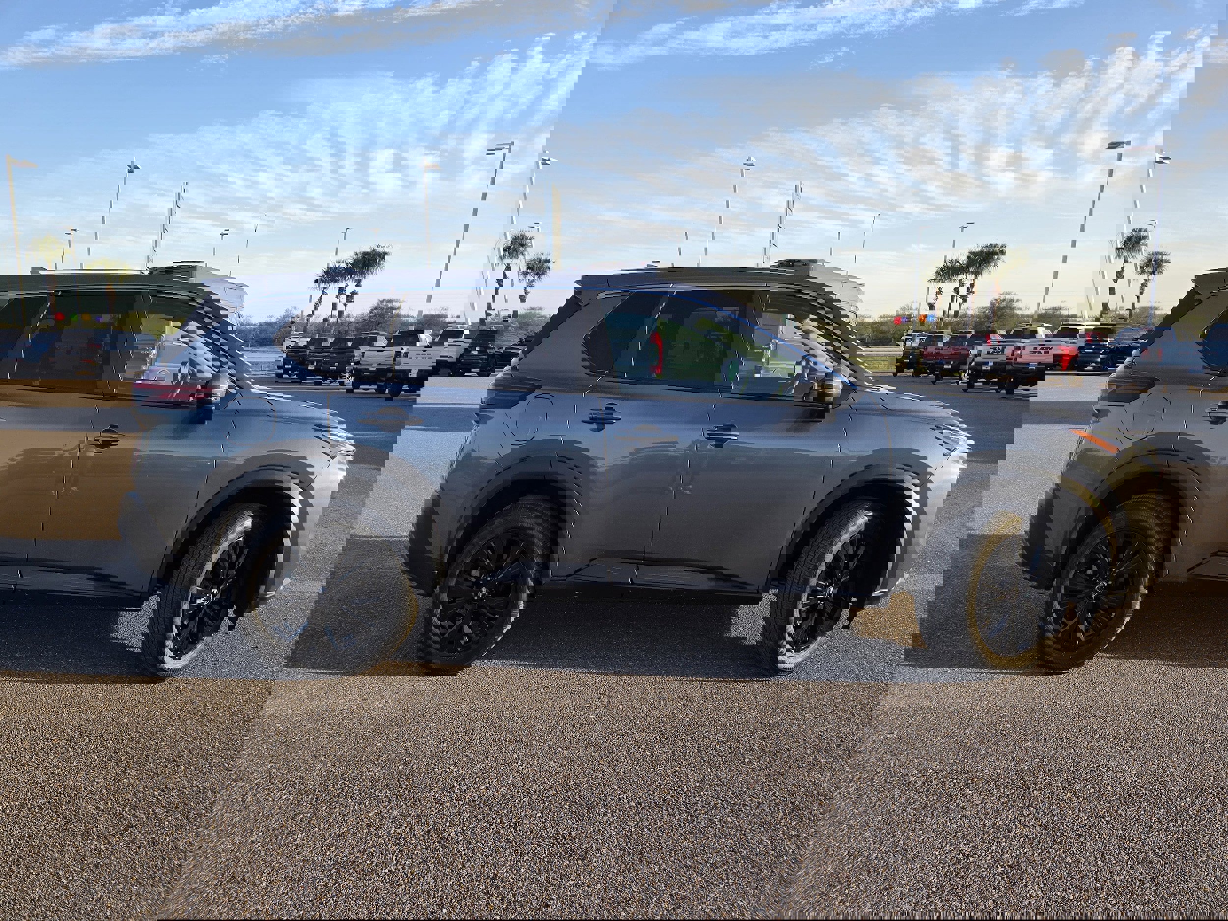 Used 2022 Nissan Rogue SV image 8