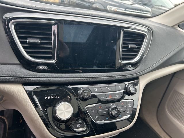 Used 2019 Chrysler Pacifica Limited image 12