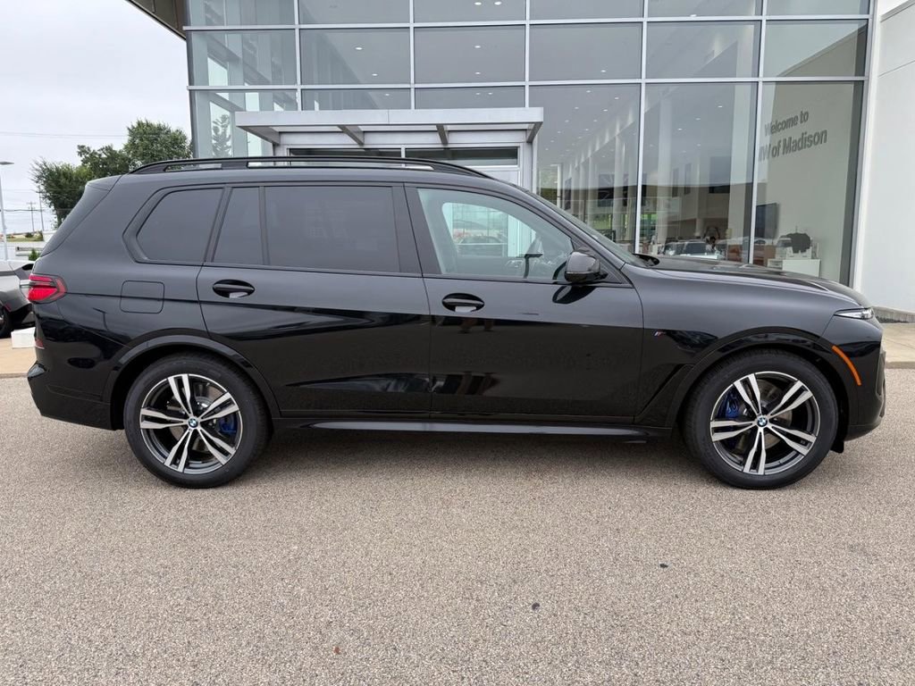 New 2026 BMW X7 M60i image 2