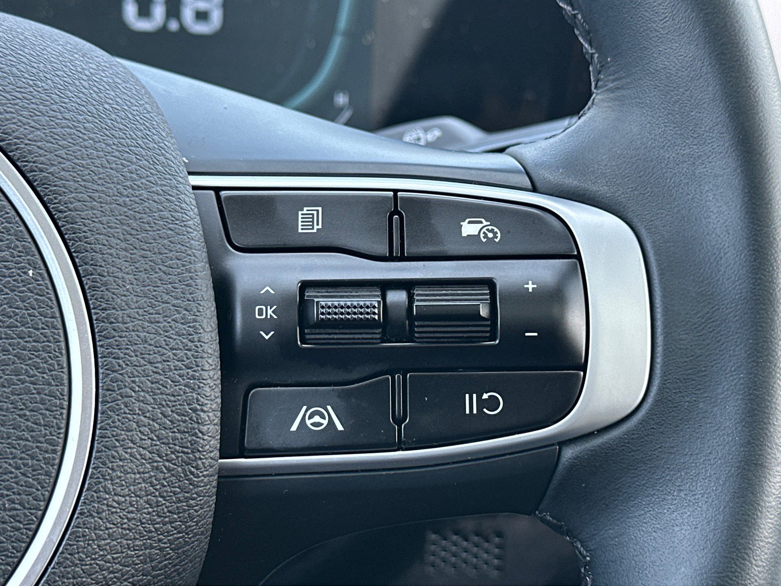 Used 2025 Kia Sportage EX w/ Premium Package image 12