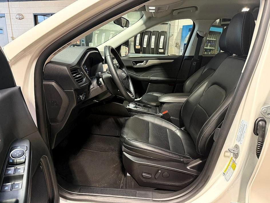 Used 2022 Ford Escape SEL image 7