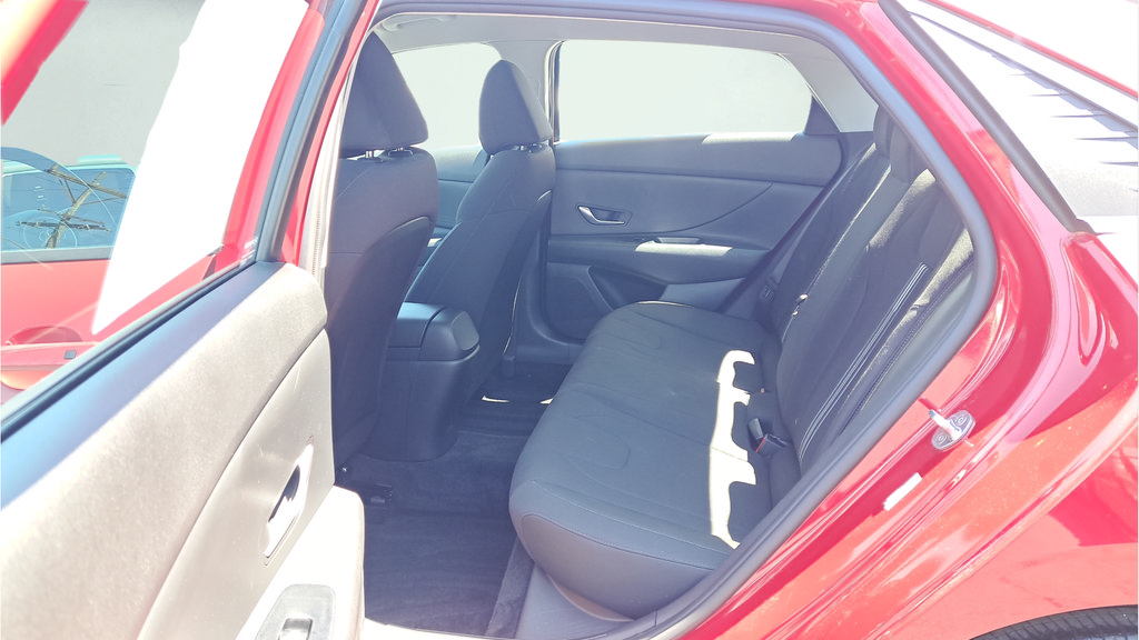 Used 2021 Hyundai Elantra SEL FWD image 12