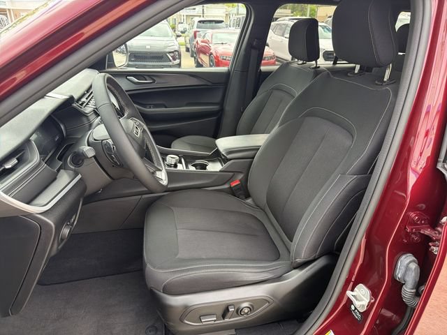Used 2024 Jeep Grand Cherokee Laredo X AWD/4WD image 13