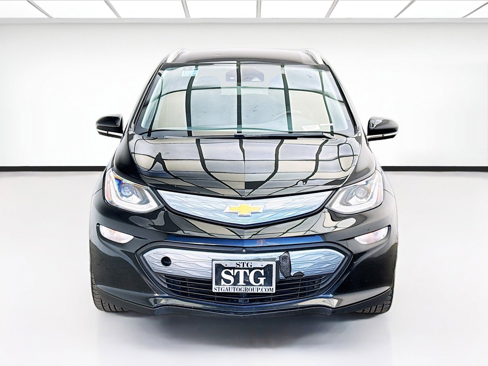 Used 2019 Chevrolet Bolt Premier w/ Infotainment Package FWD image 2