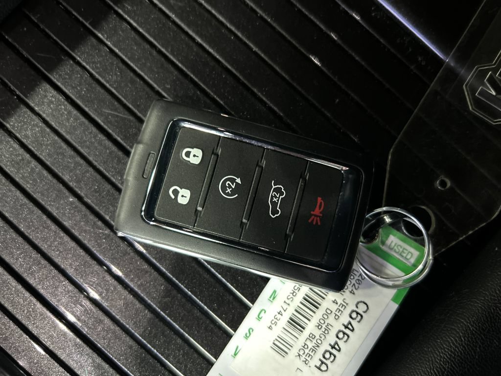 Used 2024 Jeep Wagoneer L 4WD image 22
