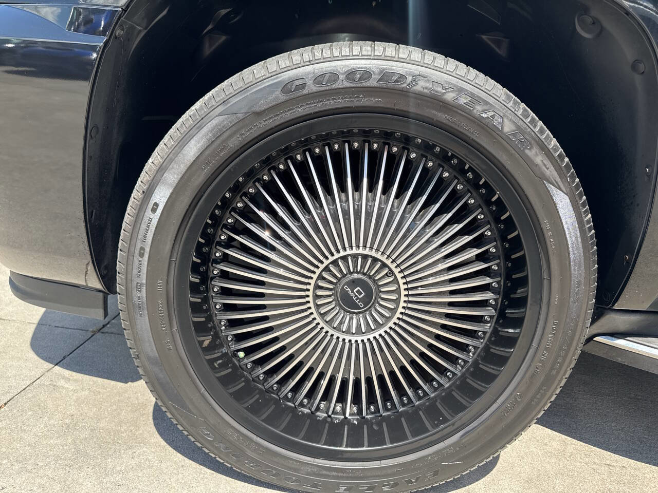 Used 2012 Cadillac Escalade Luxury image 30