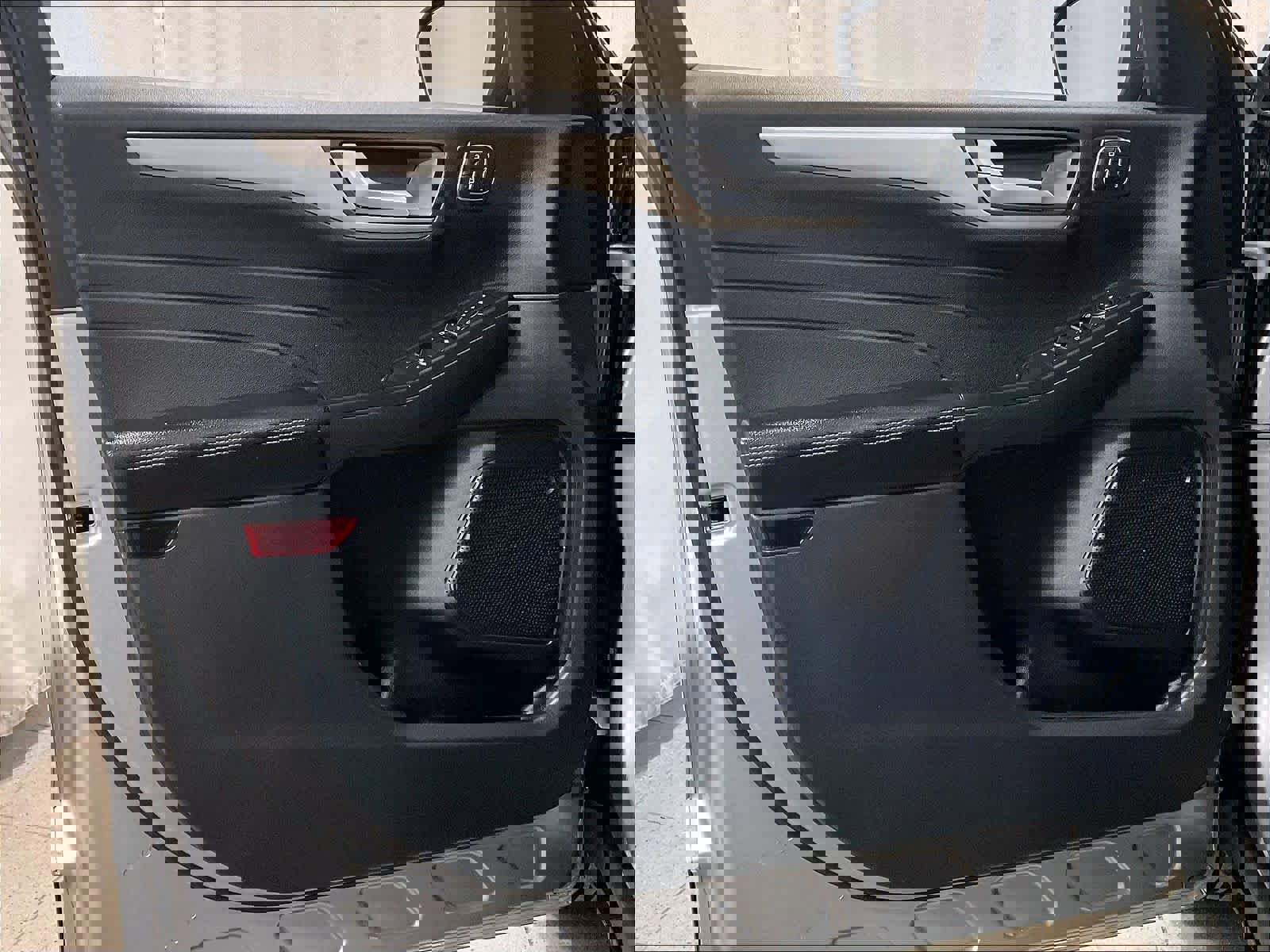 Used 2022 Ford Escape SEL w/ Technology Package image 9