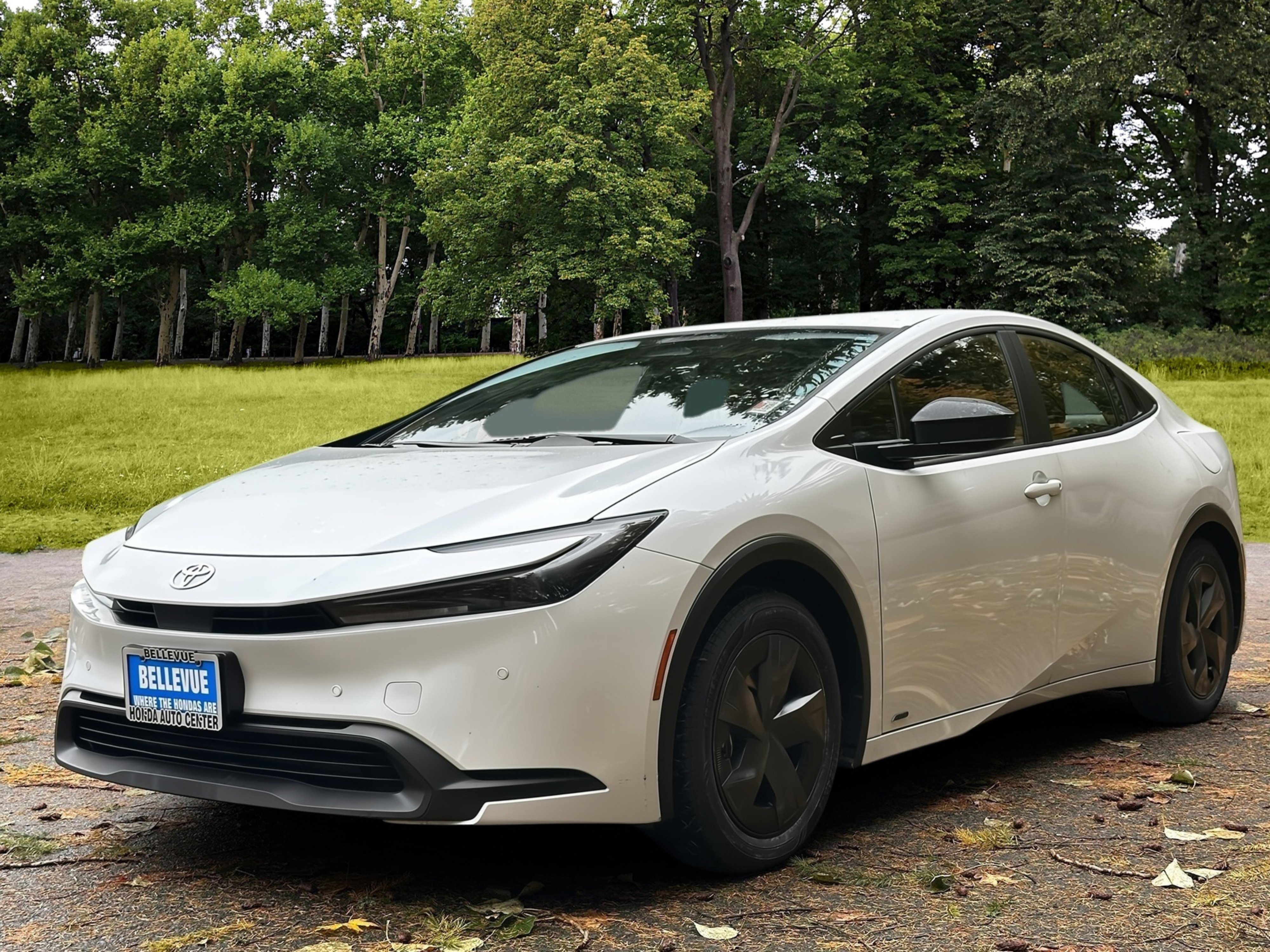 Used 2023 Toyota Prius LE video 3