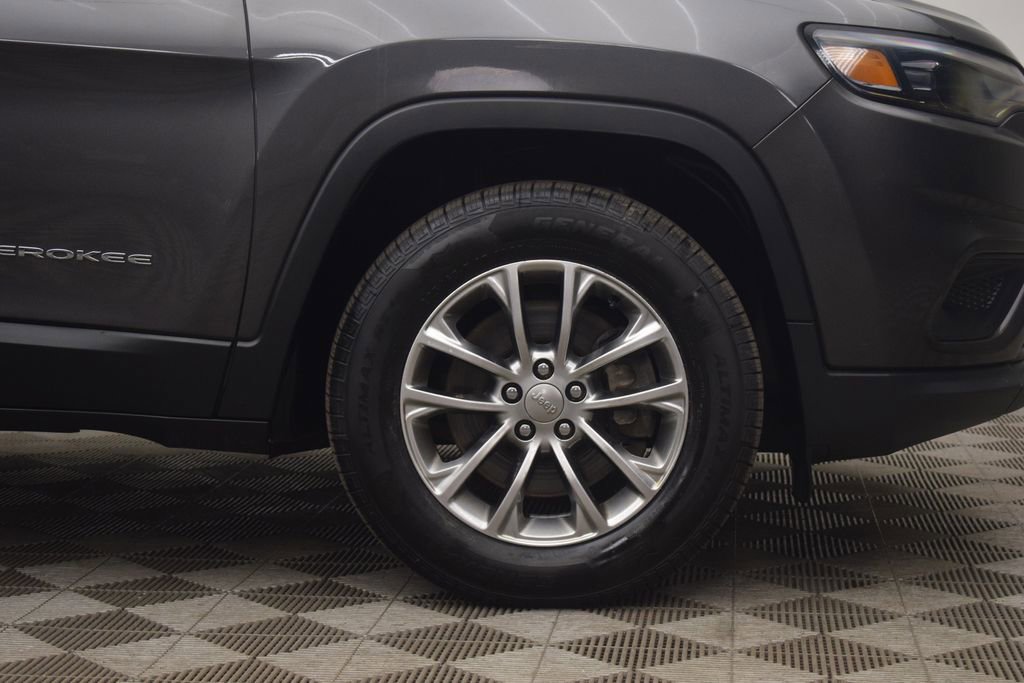 Used 2019 Jeep Cherokee Latitude Plus w/ Comfort/Convenience Group image 25