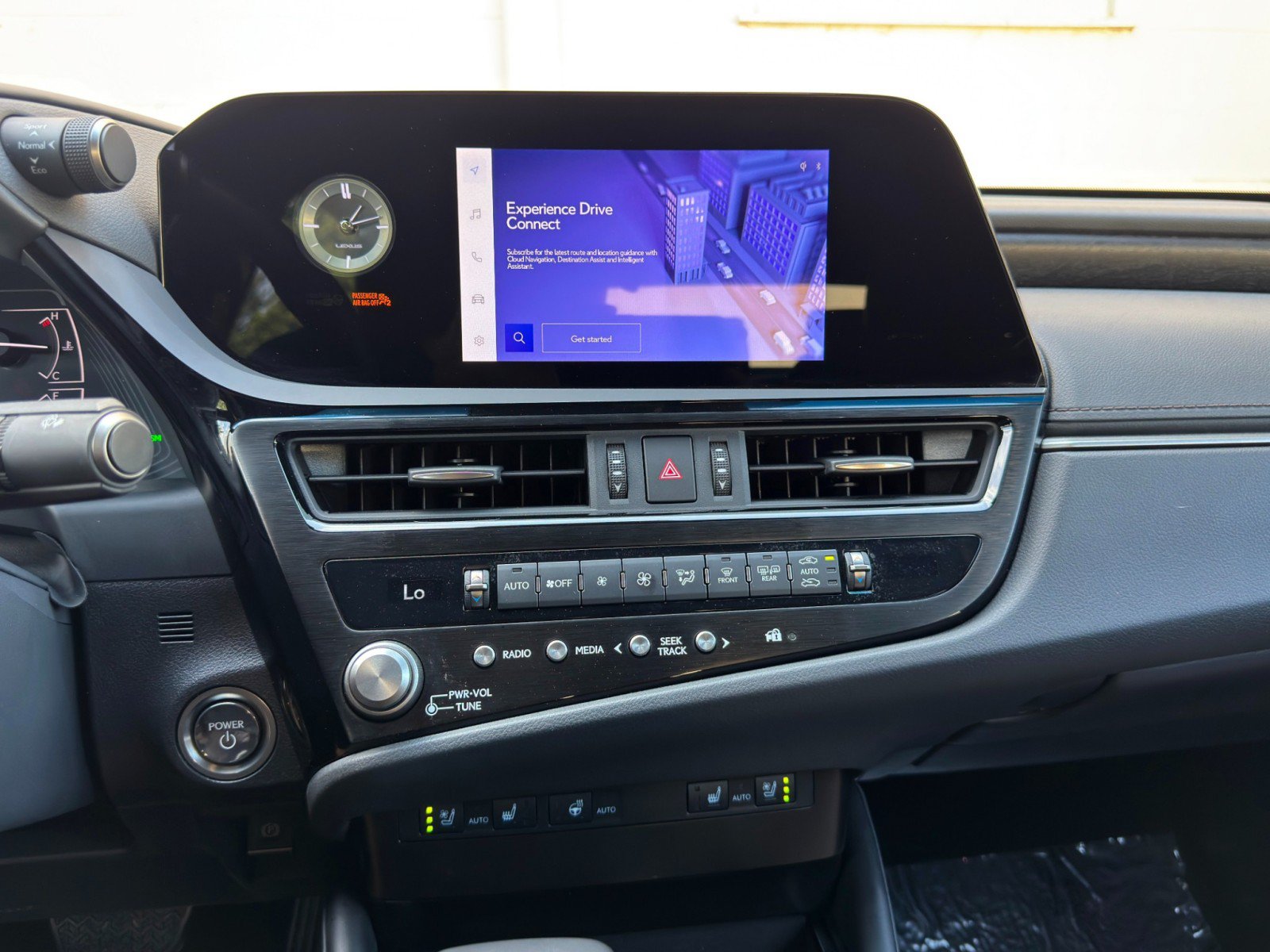 Used 2025 Lexus ES 300h w/ Premium Package FWD image 28