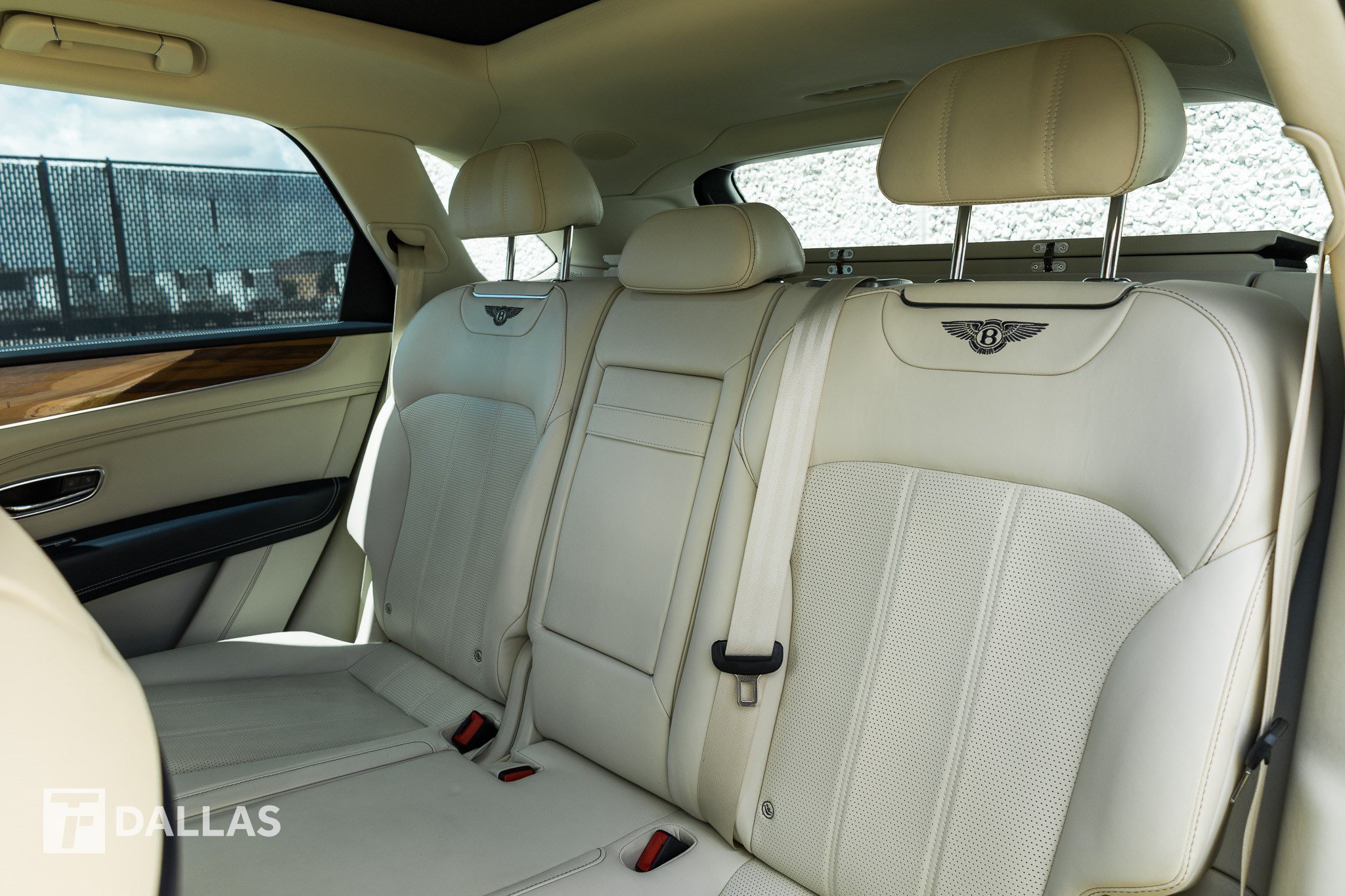 Used 2019 Bentley Bentayga AWD/4WD image 31