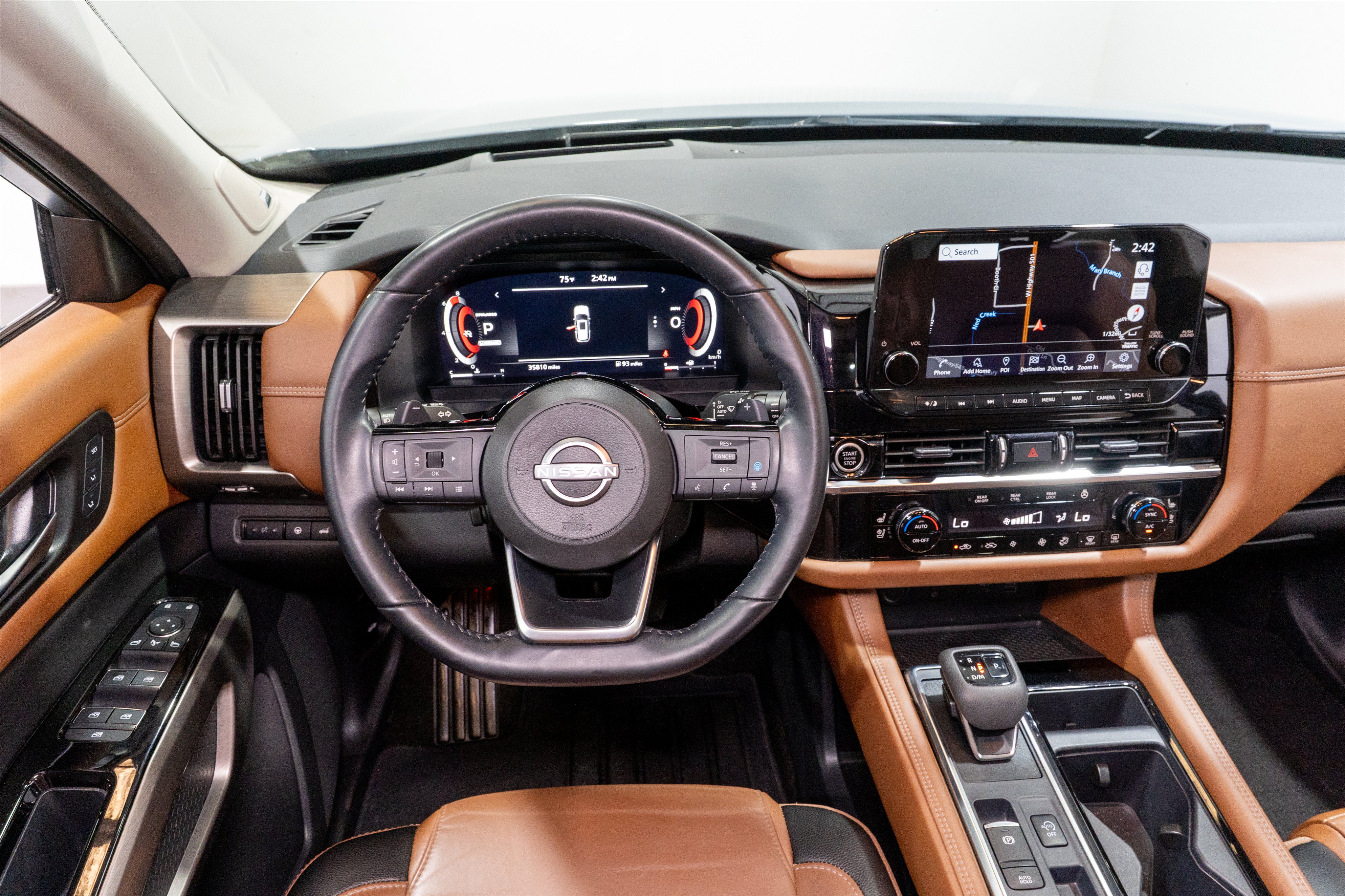 Used 2023 Nissan Pathfinder Platinum FWD image 11