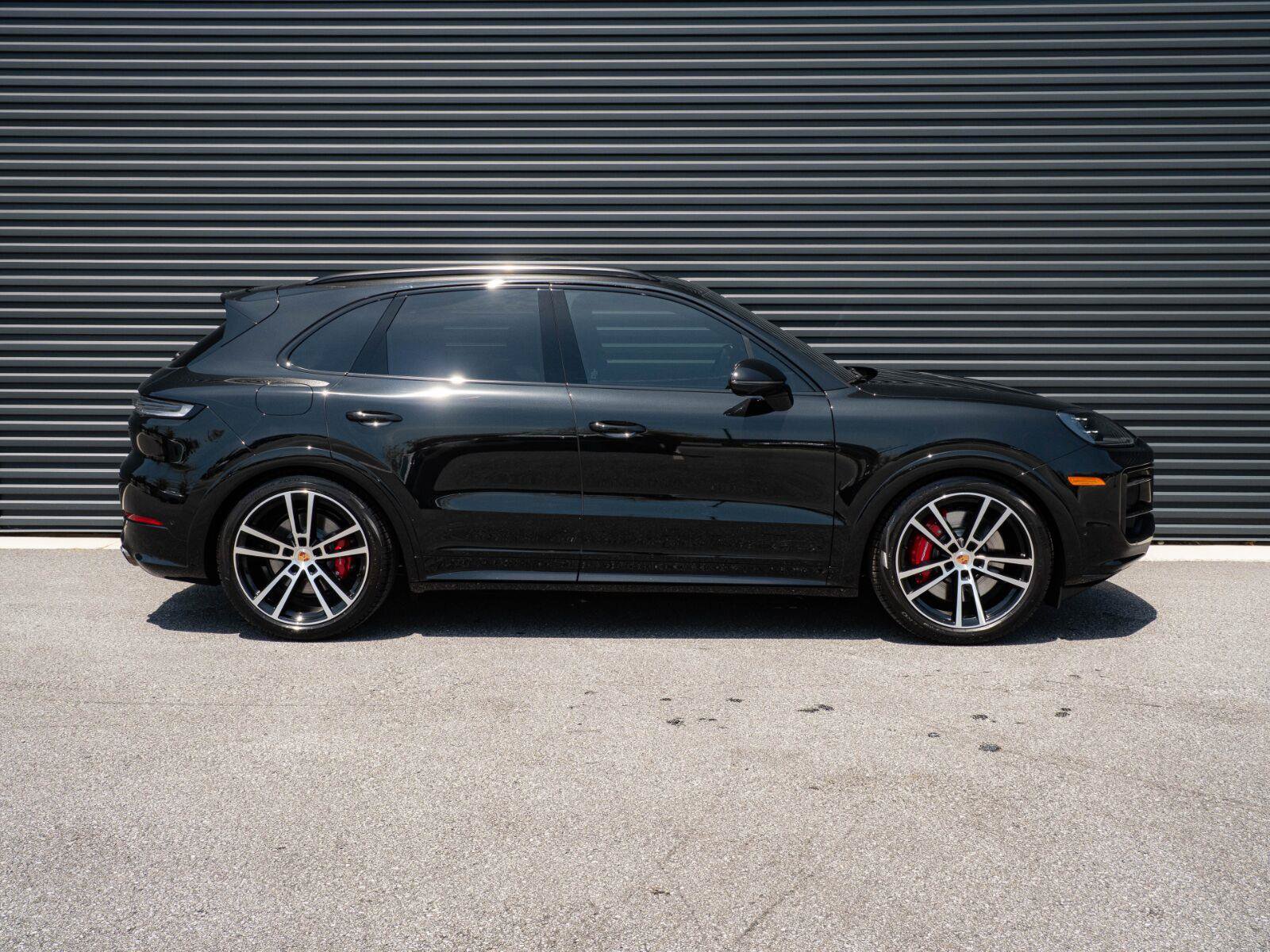 Certified 2026 Porsche Cayenne GTS AWD/4WD image 28
