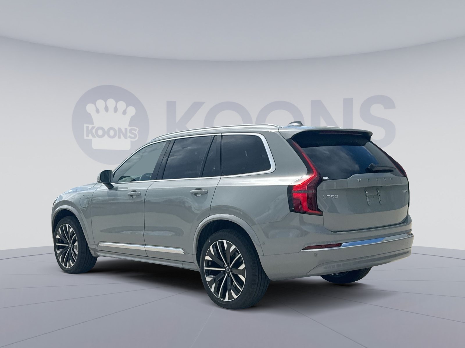 New 2026 Volvo XC90 T8 Plus w/ Protection Package Premier AWD/4WD image 4