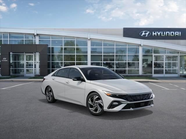 New 2025 Hyundai Elantra SEL FWD image 2