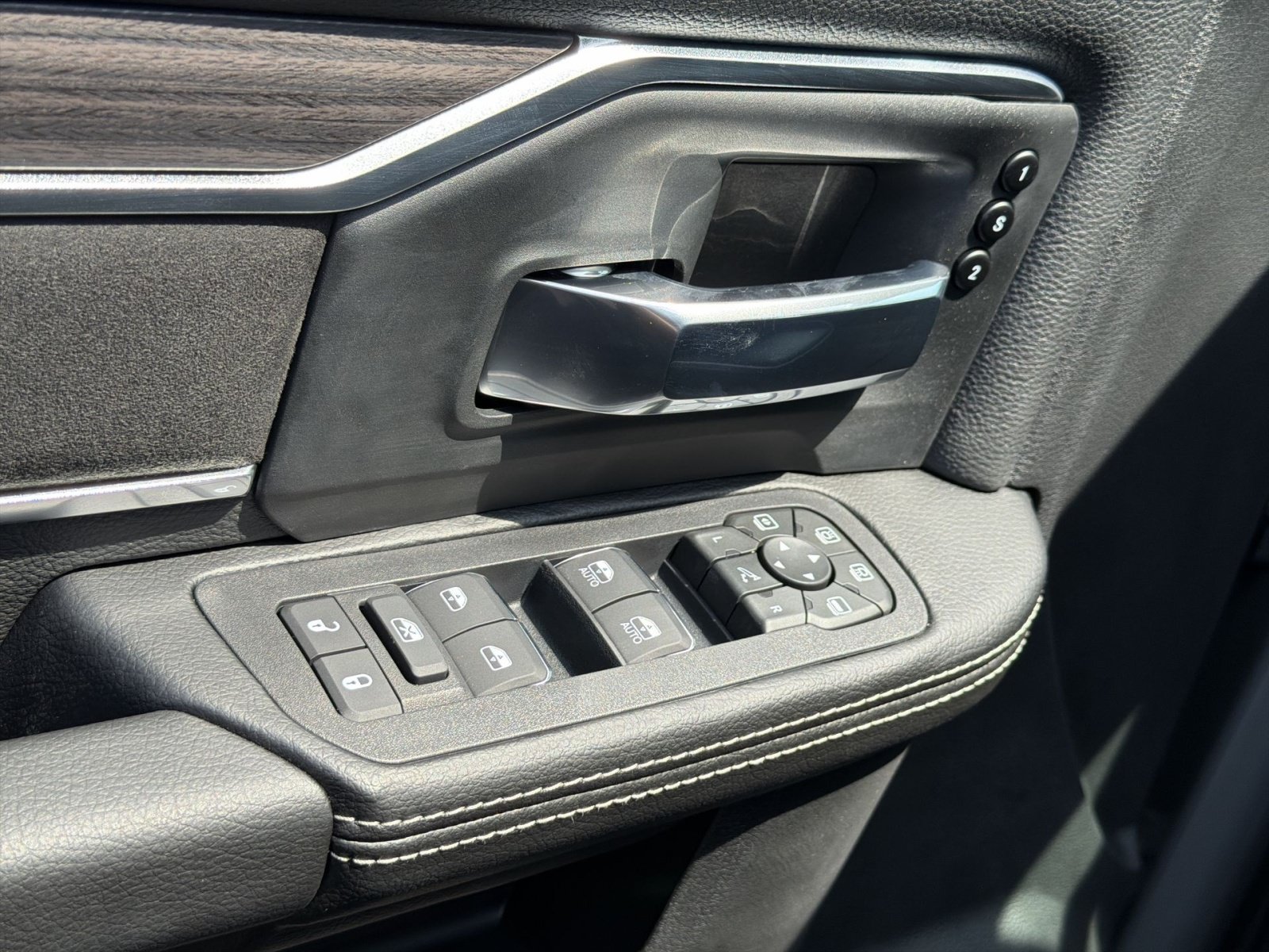 New 2026 RAM 2500 Laramie AWD/4WD image 15