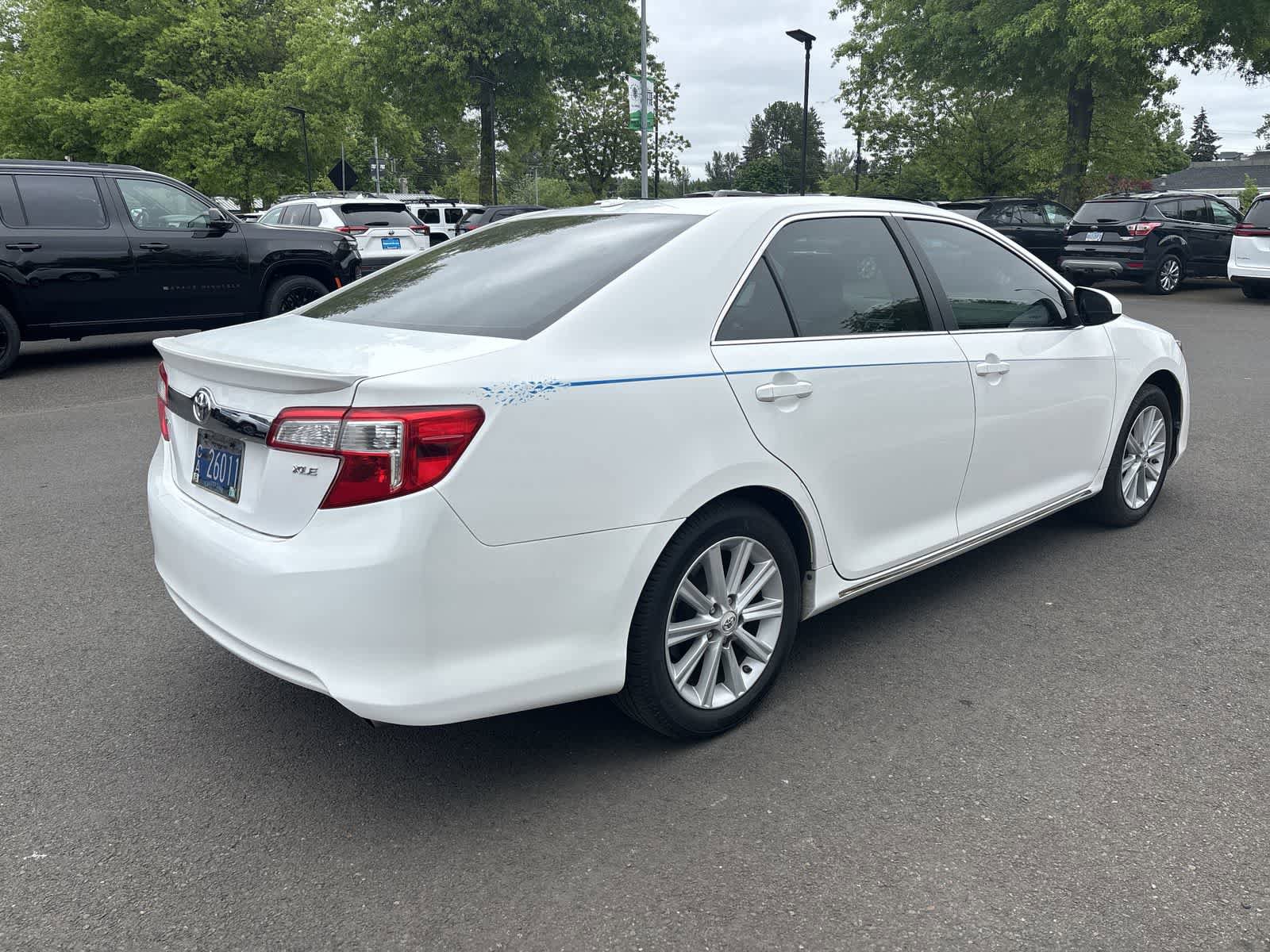 Used 2012 Toyota Camry XLE w/ Leather Pkg FWD image 4