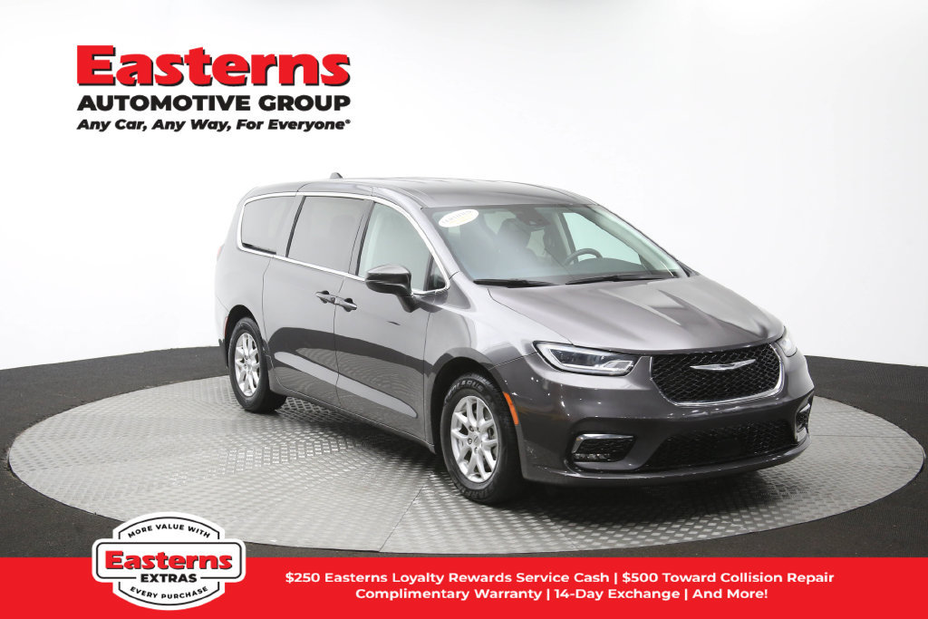 Used 2023 Chrysler Pacifica Touring-L FWD image 52