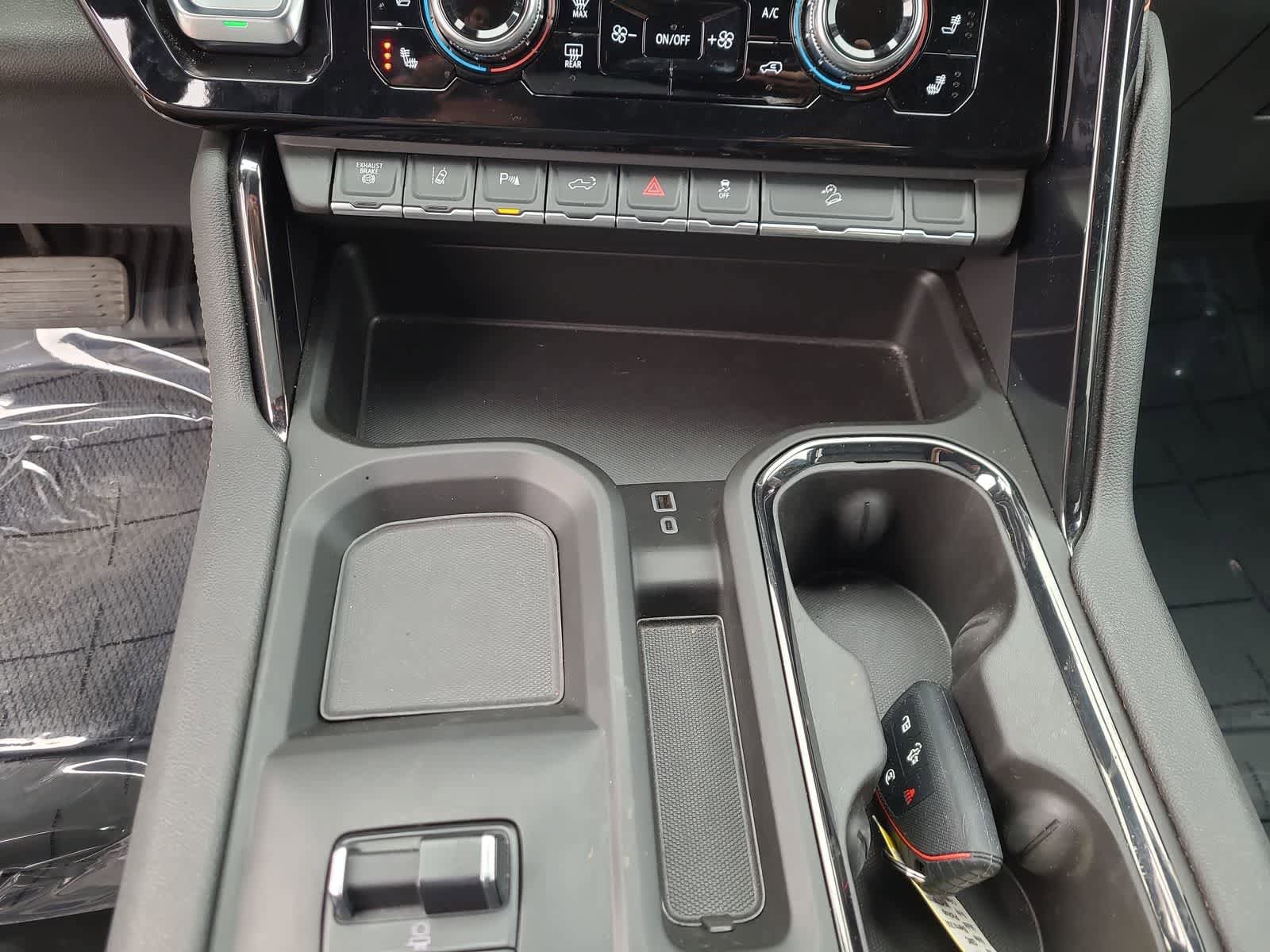 Used 2024 GMC Sierra 2500 AT4 w/ AT4 Preferred Package image 25