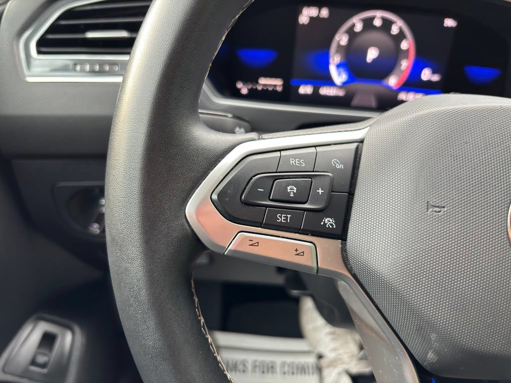 Used 2022 Volkswagen Tiguan SE AWD/4WD image 27