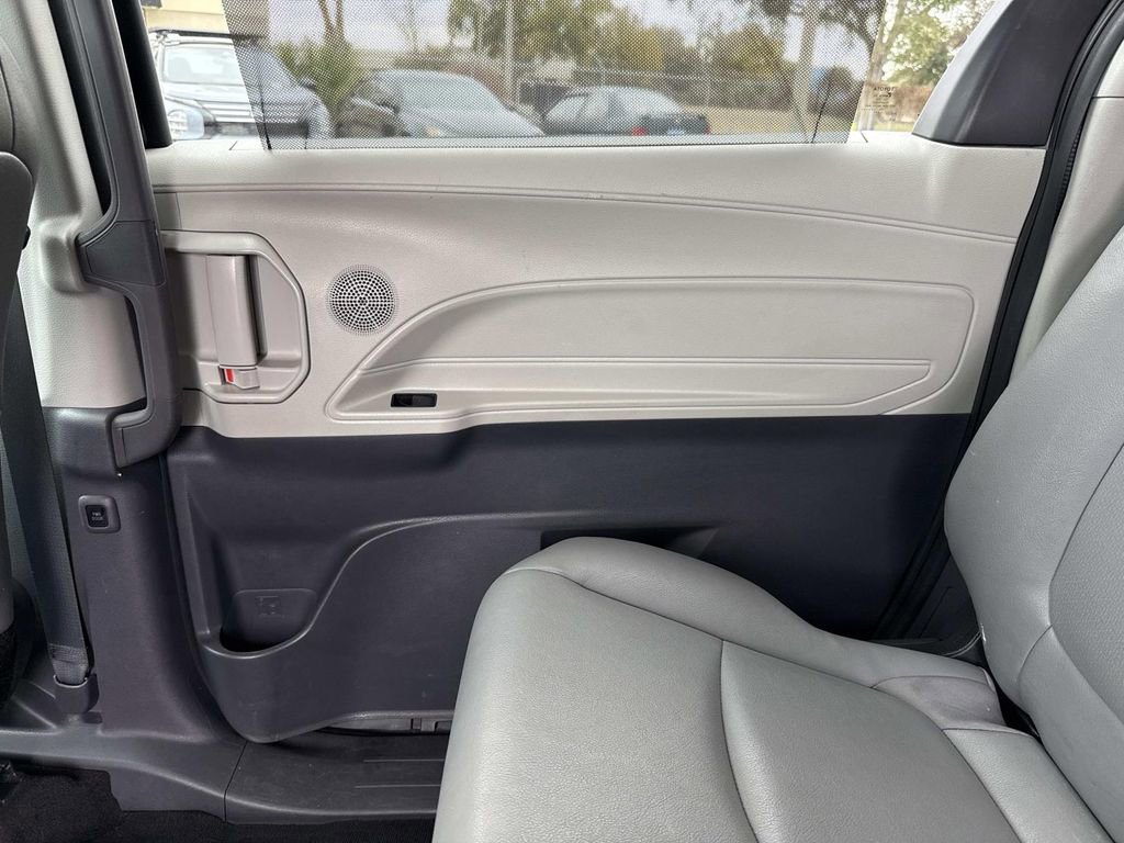 Used 2023 Toyota Sienna XLE image 14