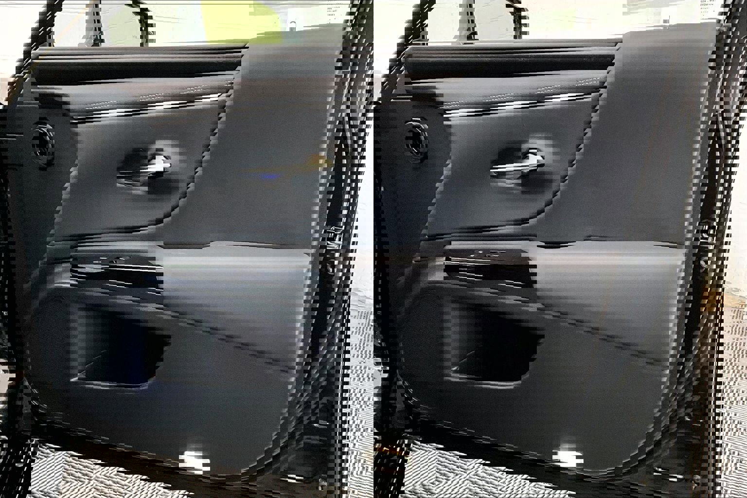 Used 2025 Lexus ES 300h w/ Premium Package image 24