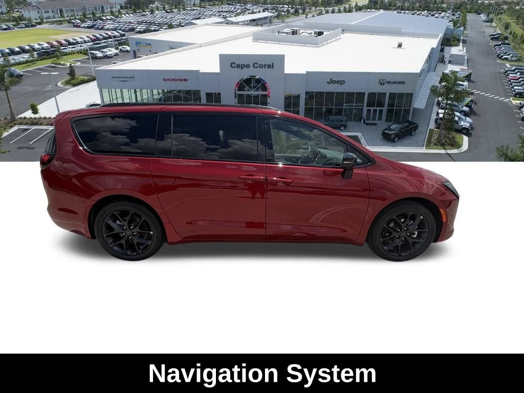 New 2027 Chrysler Pacifica Limited FWD image 3