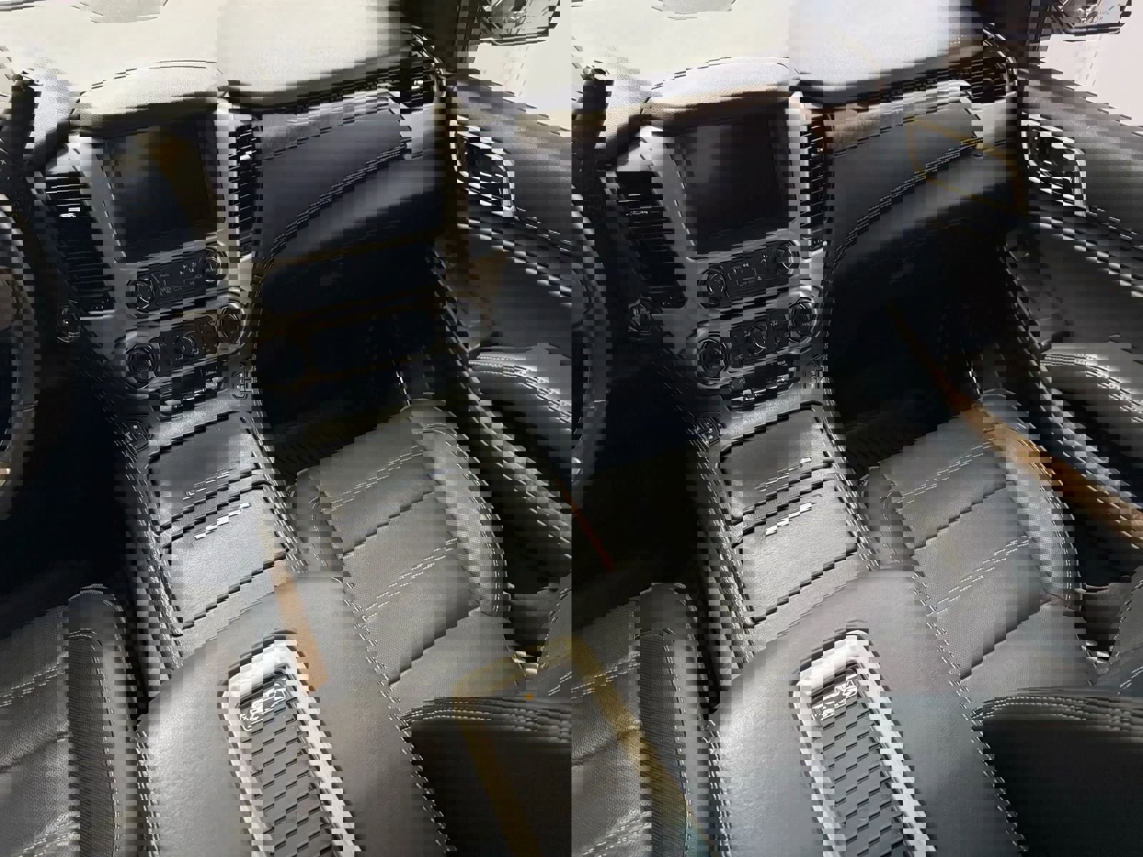 Used 2018 GMC Yukon Denali w/ Denali Ultimate Package image 10