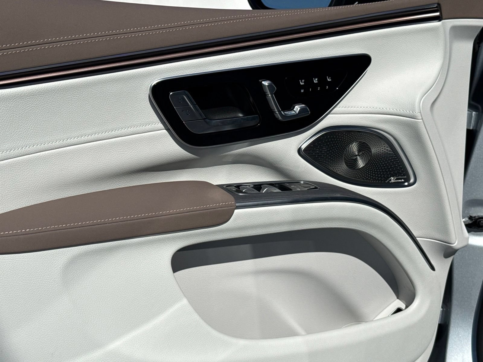 New 2026 Mercedes-Benz EQS 400 4MATIC SUV image 15