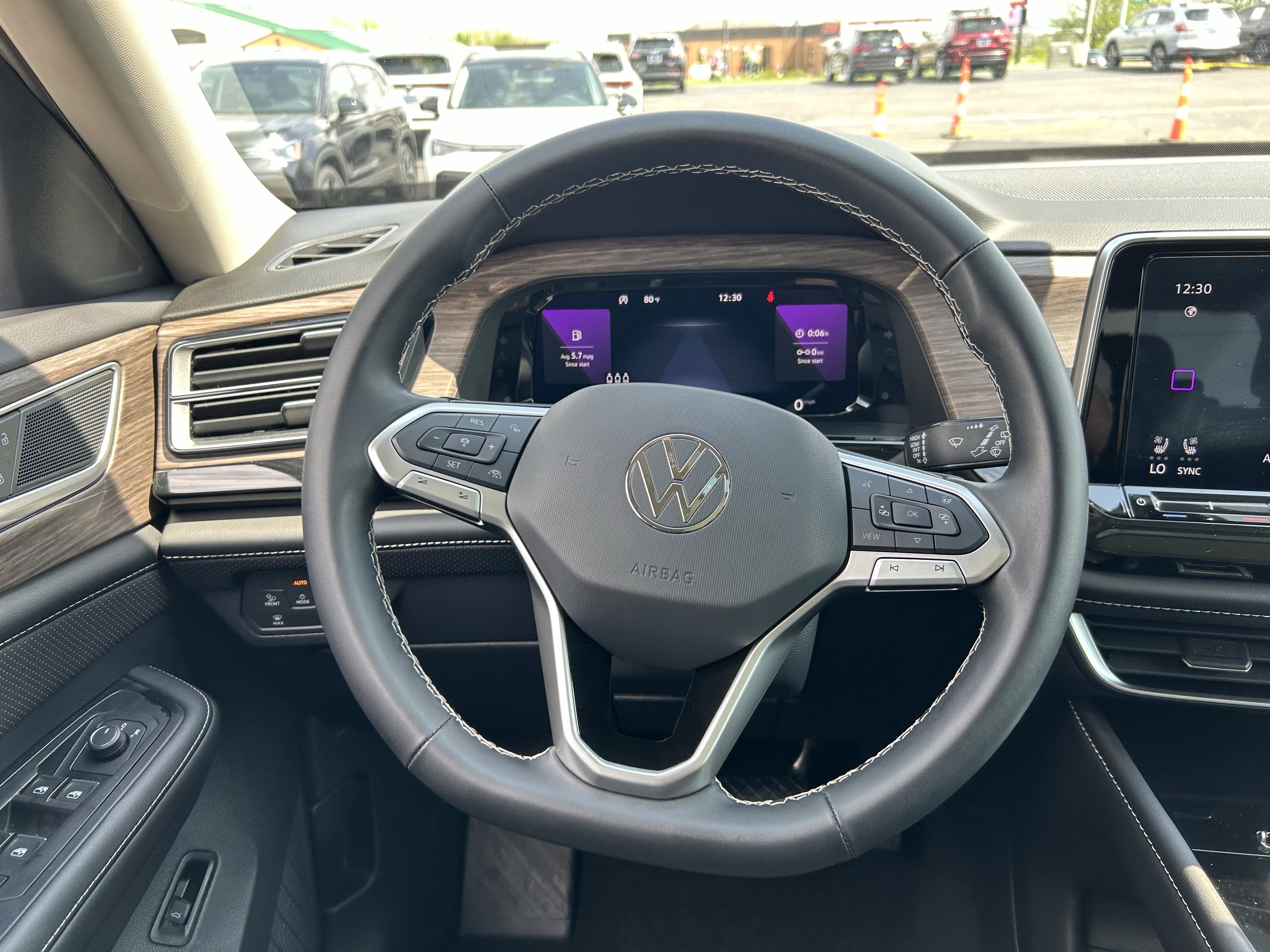 Used 2025 Volkswagen Atlas SEL AWD/4WD image 10